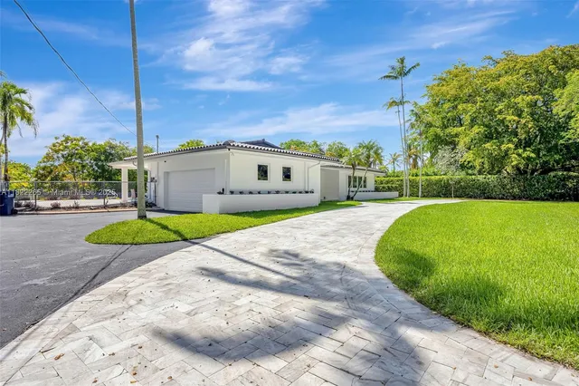 $2,700,000 | 11230 Southwest 69th Court, Pinecrest, FL 33156