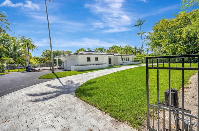 $2,700,000 | 11230 Southwest 69th Court, Pinecrest, FL 33156