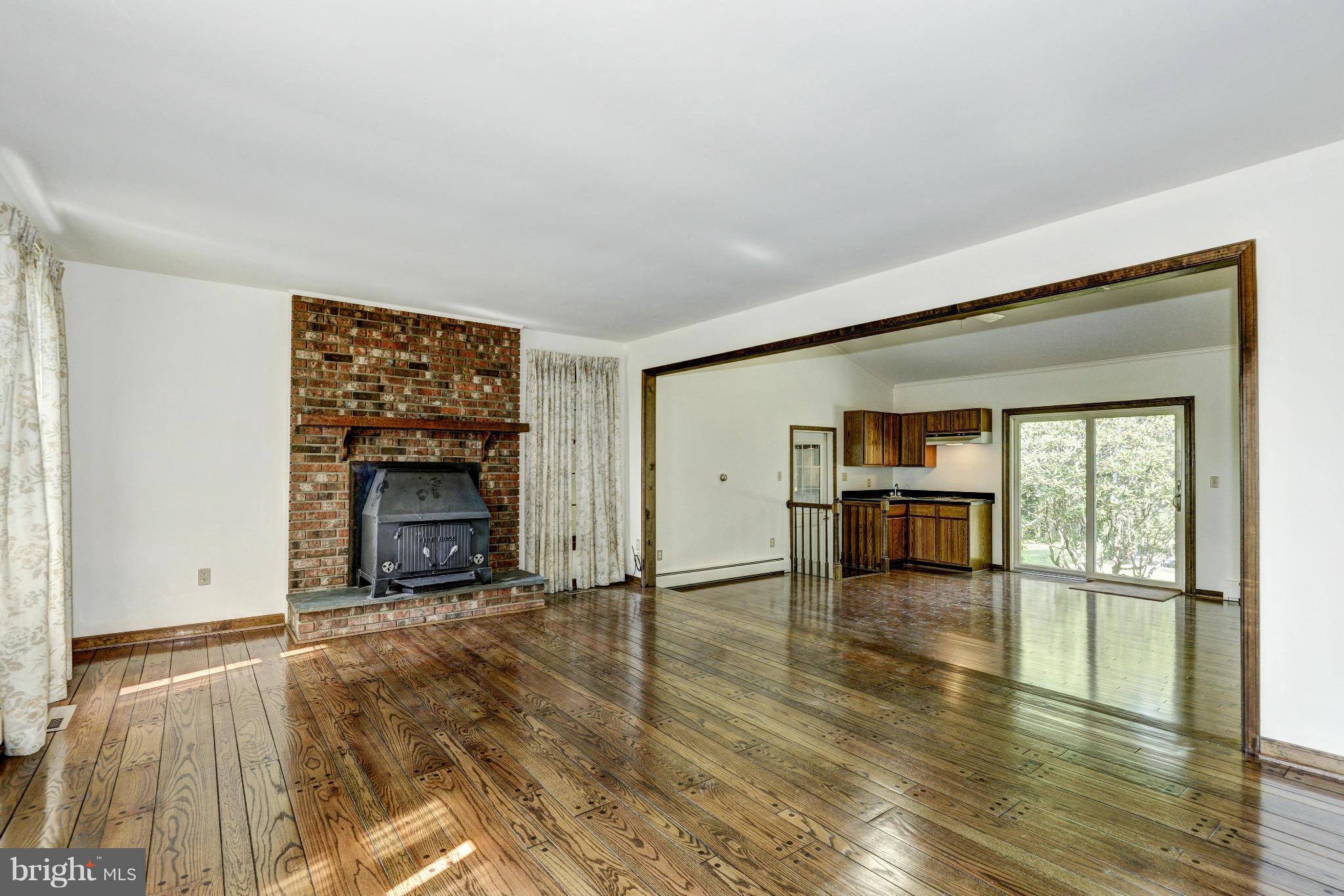 24300 Hipsley Mill Road Gaithersburg, MD 20882 - Photo 11 of 21 Family Room