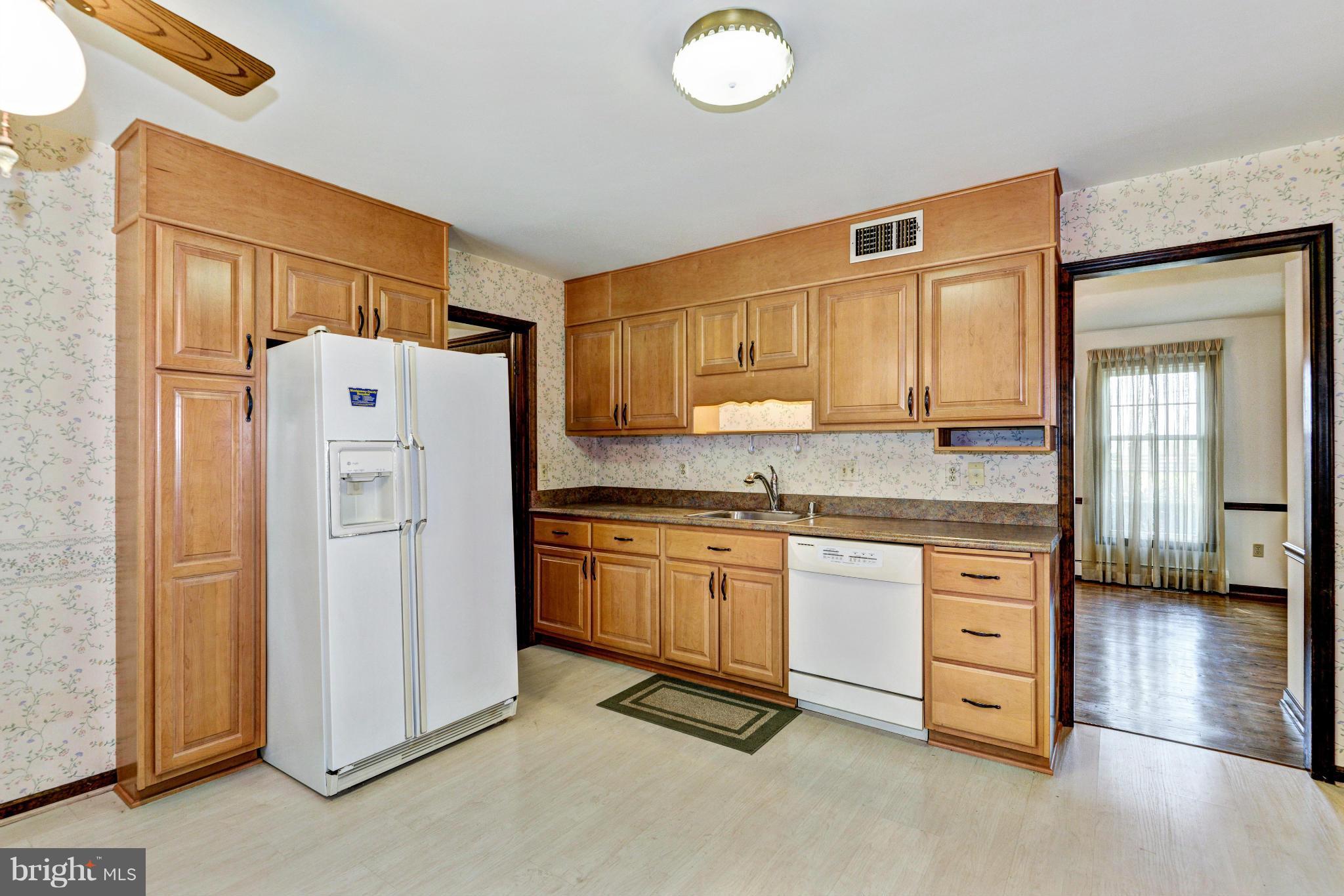 24300 Hipsley Mill Road Gaithersburg, MD 20882 - Photo 8 of 21 Kitchen
