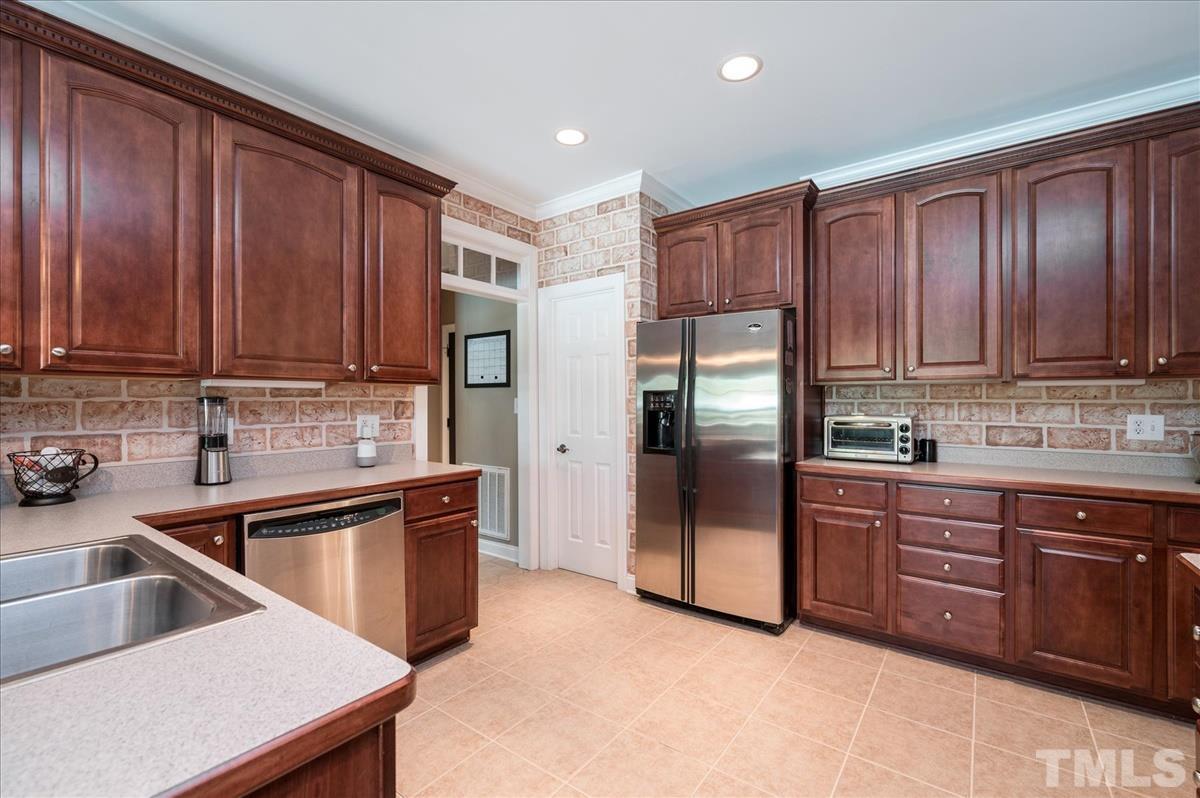 4813 Sweet Chestnut Lane Raleigh, NC 27610 - Photo 13 of 28 Gallery Image 13