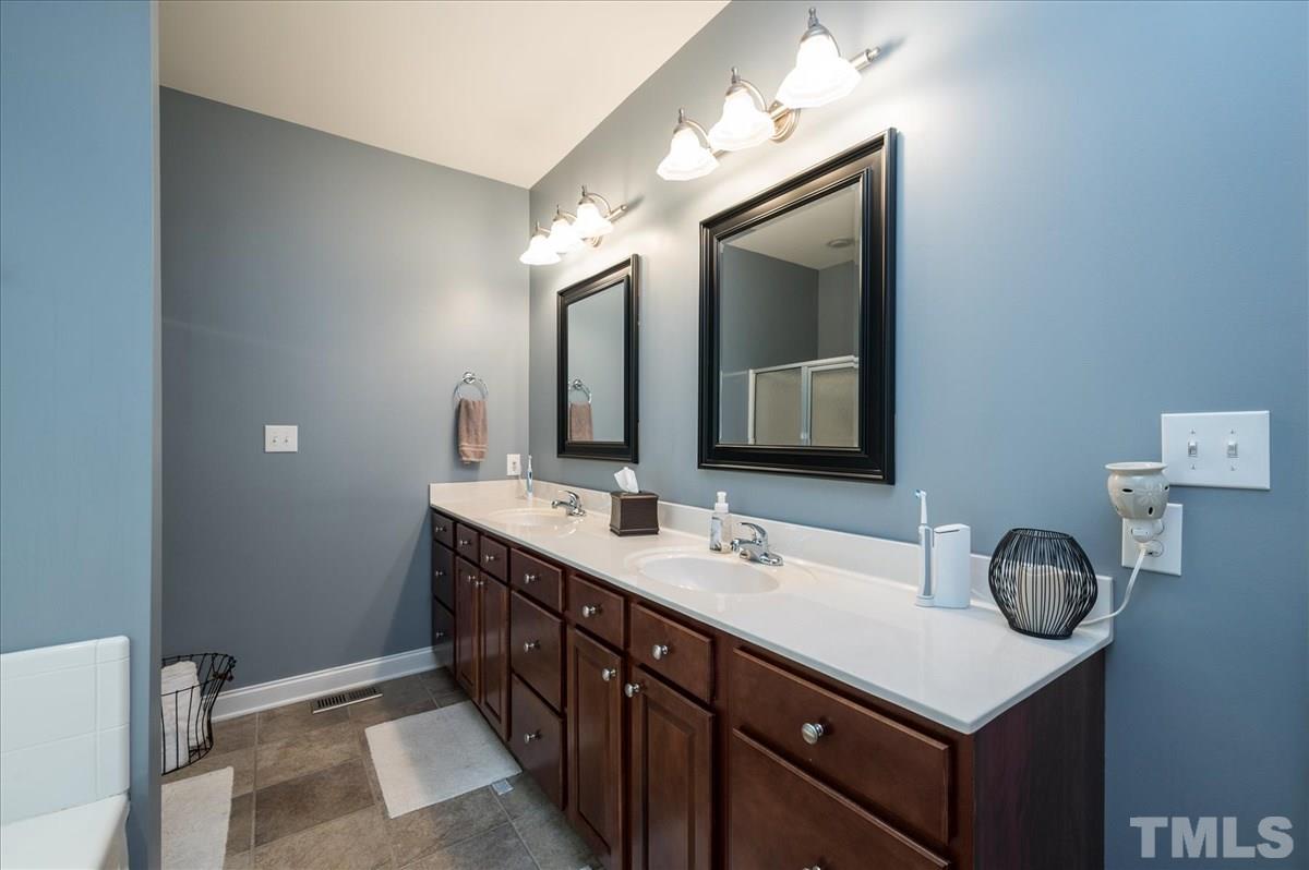 4813 Sweet Chestnut Lane Raleigh, NC 27610 - Photo 18 of 28 Gallery Image 18
