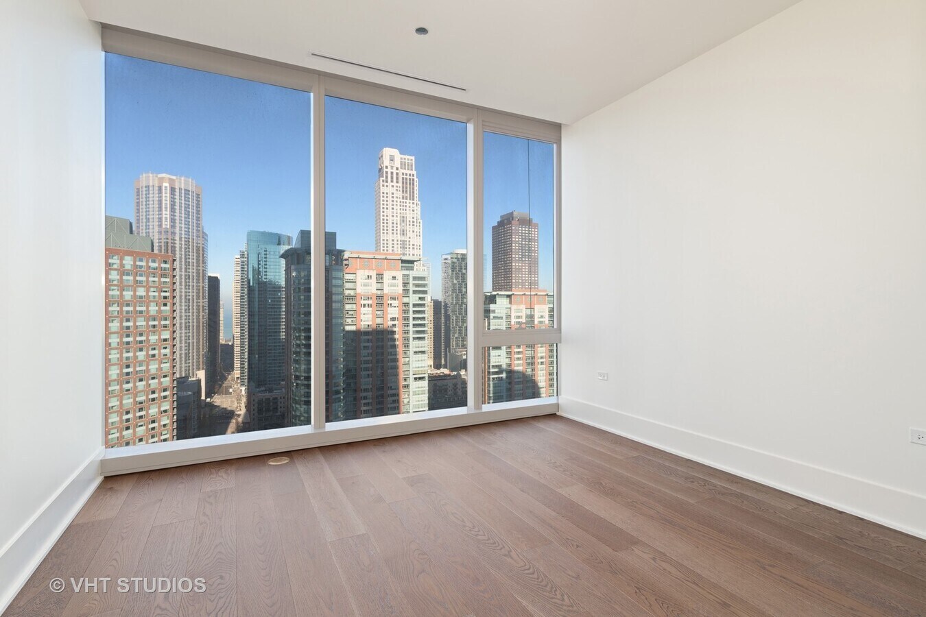 Undisclosed Address Chicago, IL 60601 - Photo 19 of 21 a view of an empty room with glass door