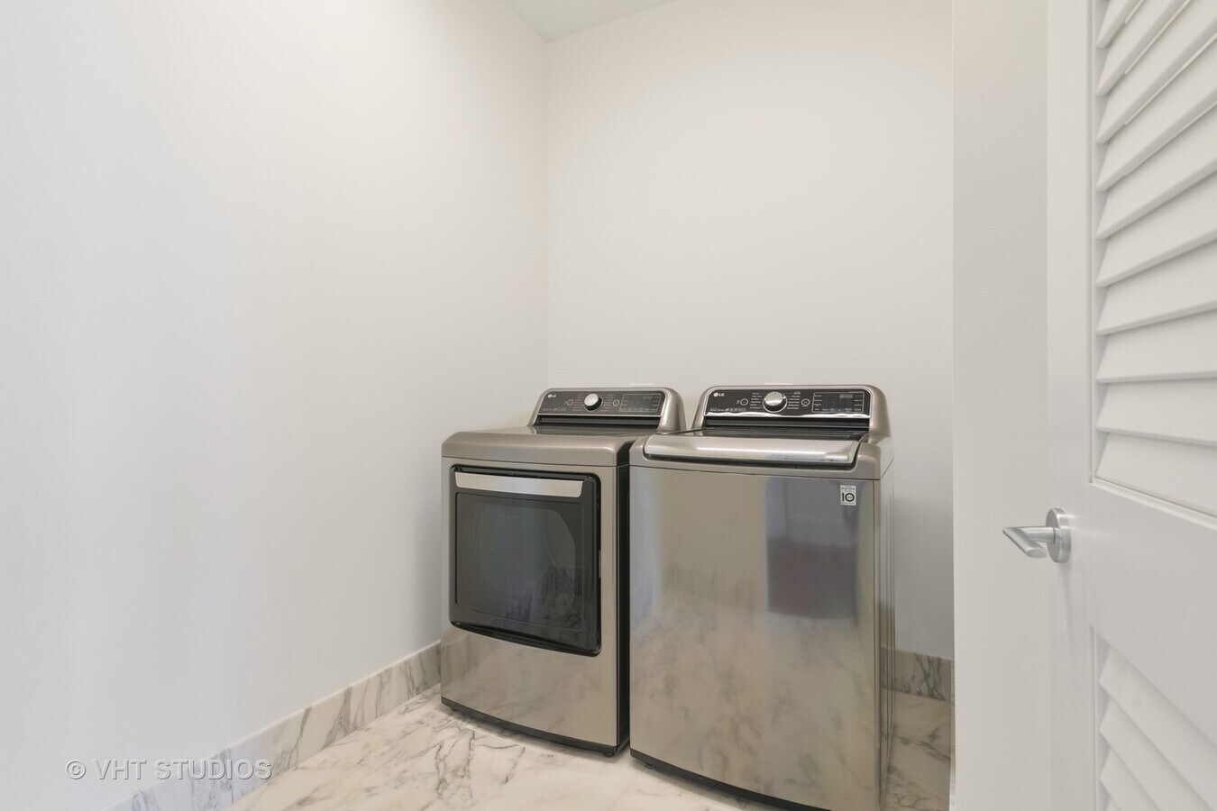 Undisclosed Address Chicago, IL 60601 - Photo 21 of 21 a utility room with dryer and washer