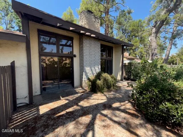 a view of backyard of the house