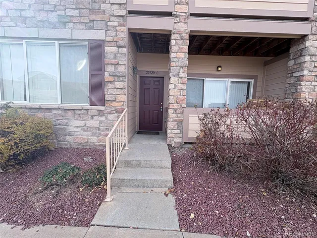 $2,095 | 22920 East Roxbury Drive, Unit C, Aurora, CO 80016