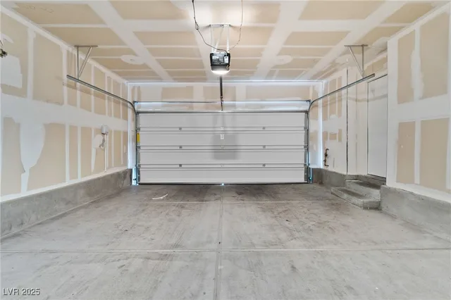 $1,930 | 7005 Magenta Moon Street, North Las Vegas, NV 89086