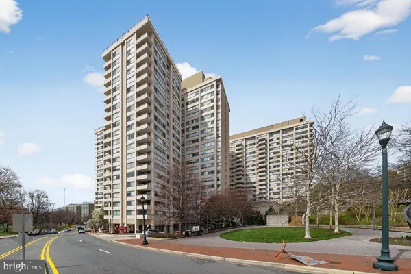 $299,900 | 4515 Willard Avenue, Unit 708S, Chevy Chase, MD 20815