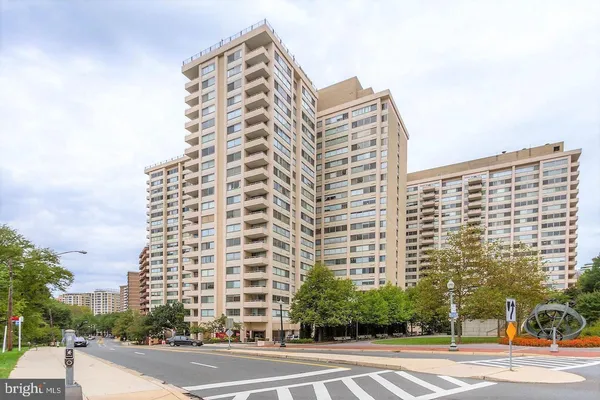 $299,900 | 4515 Willard Avenue, Unit 708S, Chevy Chase, MD 20815