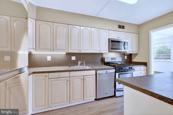 $299,900 | 4515 Willard Avenue, Unit 708S, Chevy Chase, MD 20815