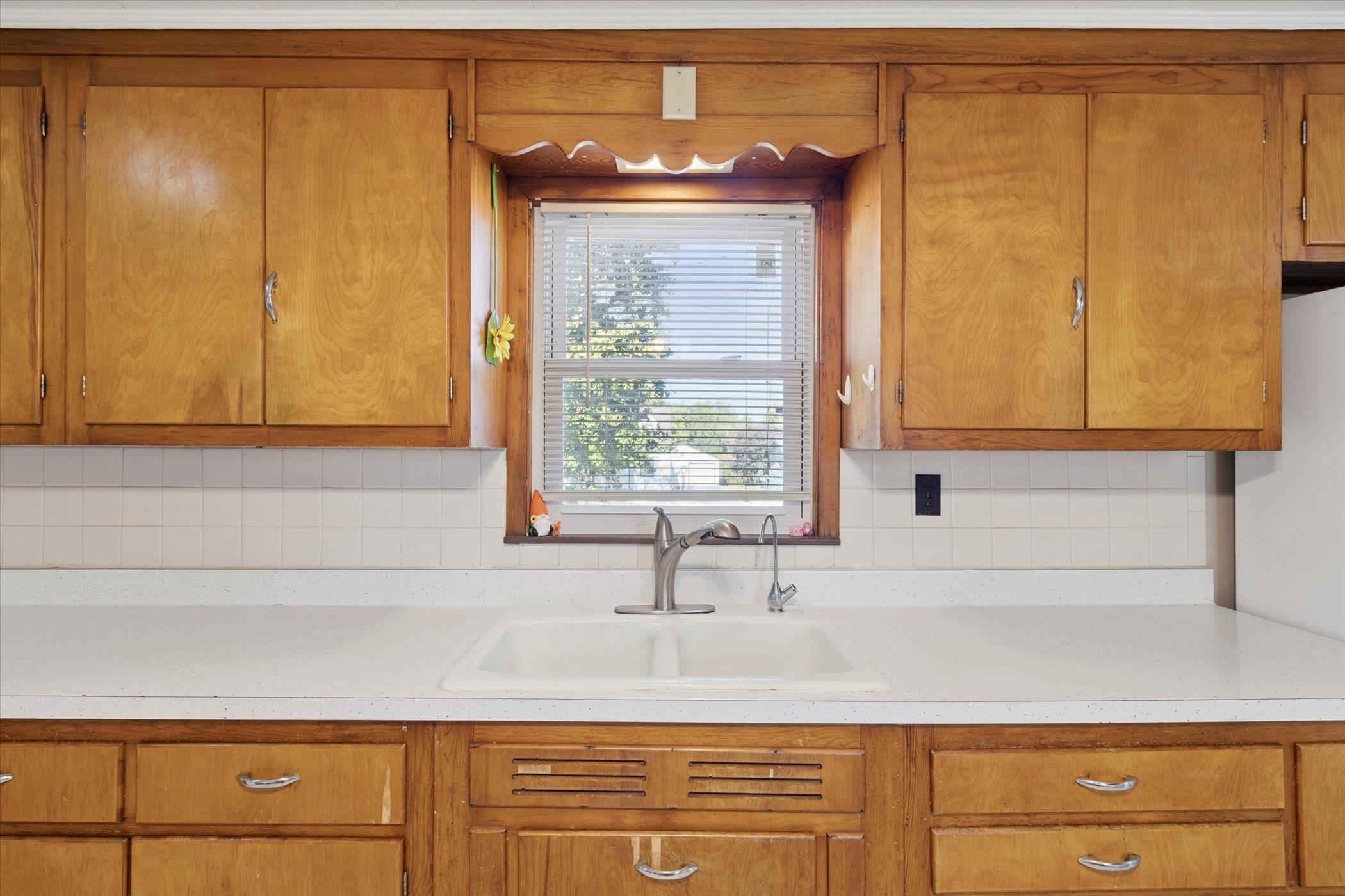 2683 West Florence Road Freeport, IL 61032 - Photo 12 of 36 a bathroom with a sink and a window