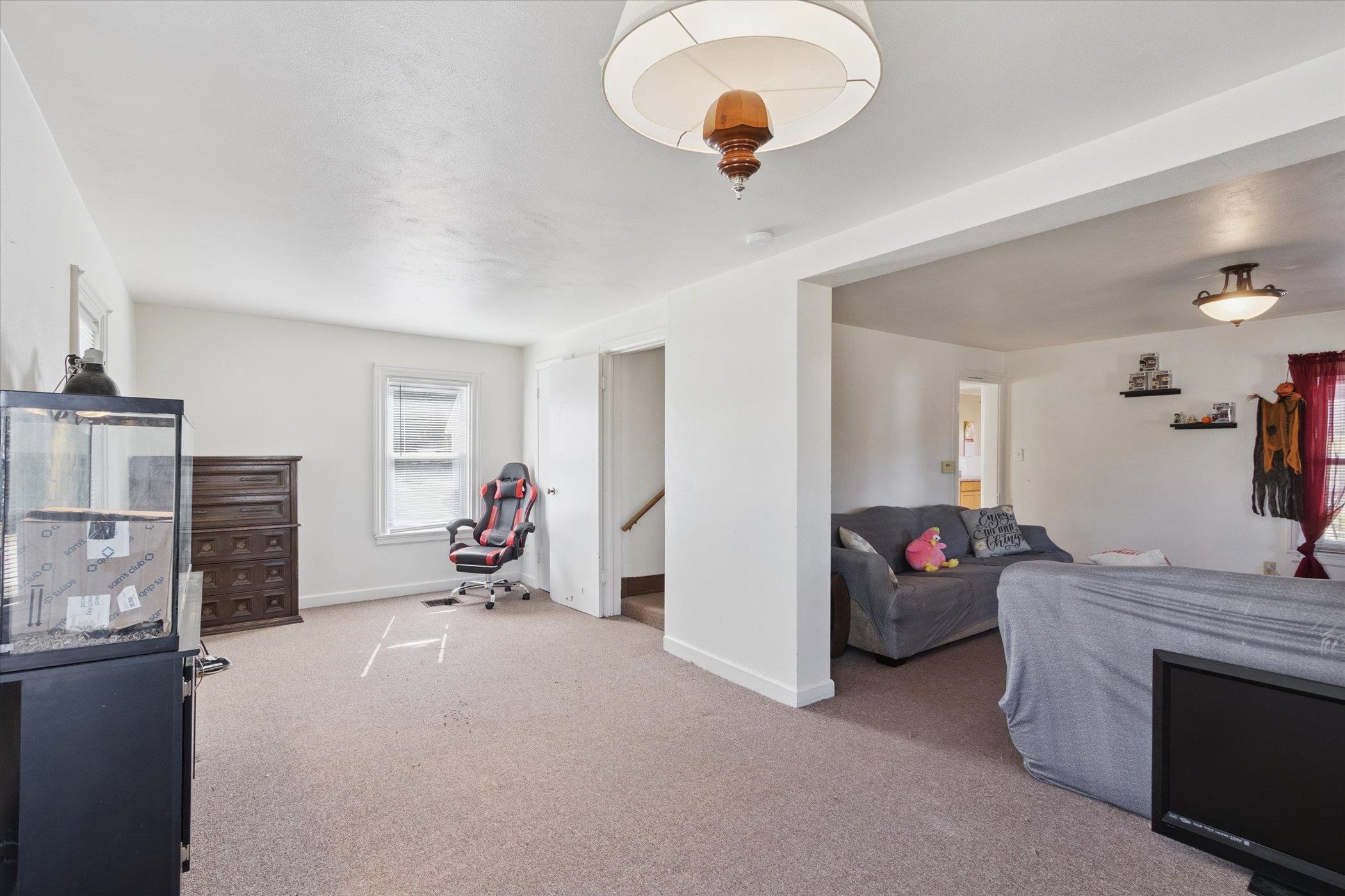 2683 West Florence Road Freeport, IL 61032 - Photo 17 of 36 a view of a livingroom with furniture
