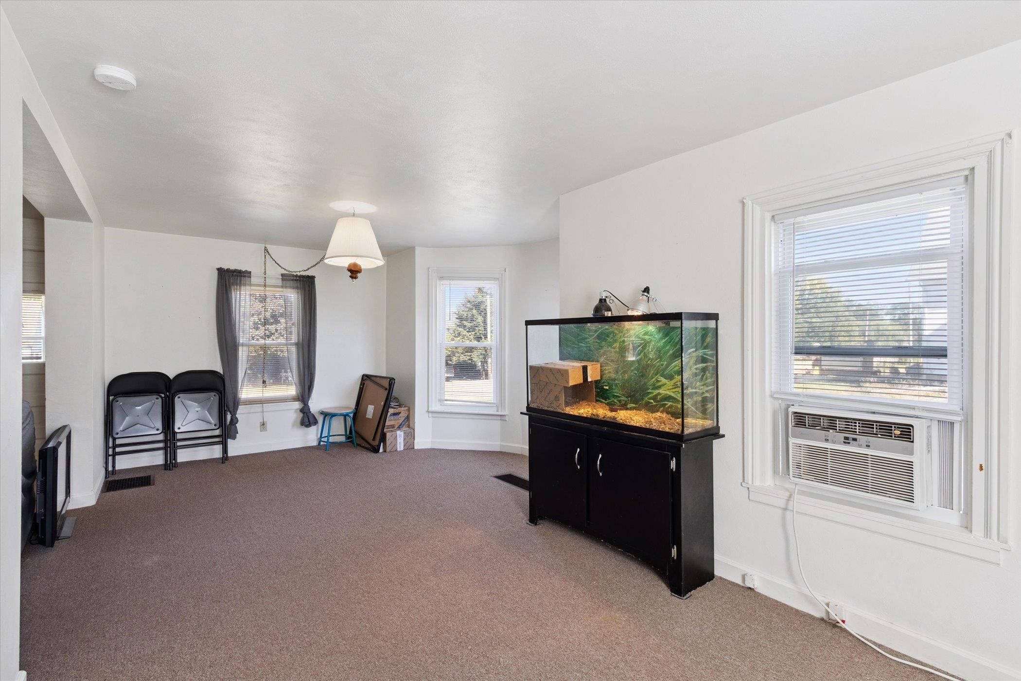2683 West Florence Road Freeport, IL 61032 - Photo 18 of 36 a living room with furniture and a flat screen tv