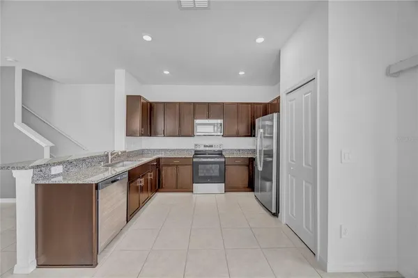 $1,975 | 2524 Sunray Venus Way, Ruskin, FL 33570