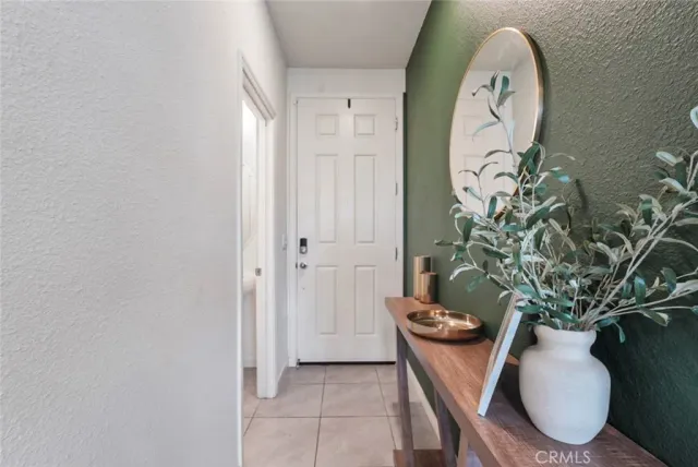 a glass vase with flowers