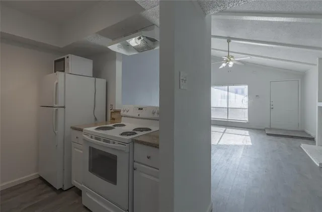 a kitchen that has a stove and a refrigerator
