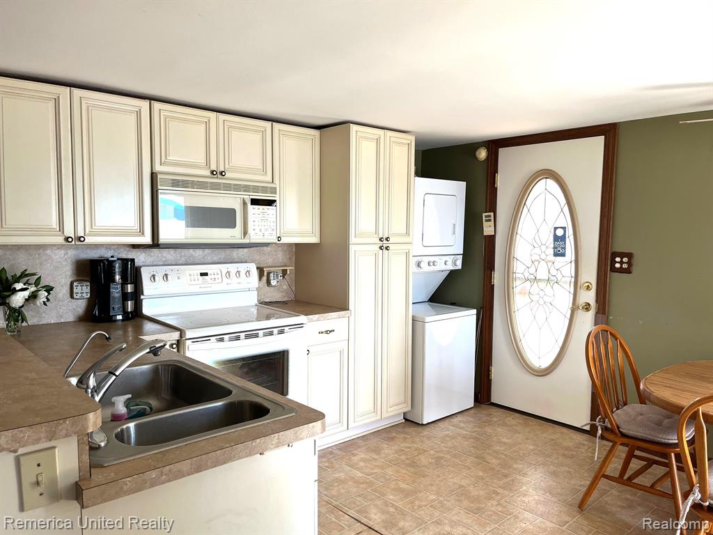 2620 Desmond Road Waterford, MI 48329 - Photo 17 of 39