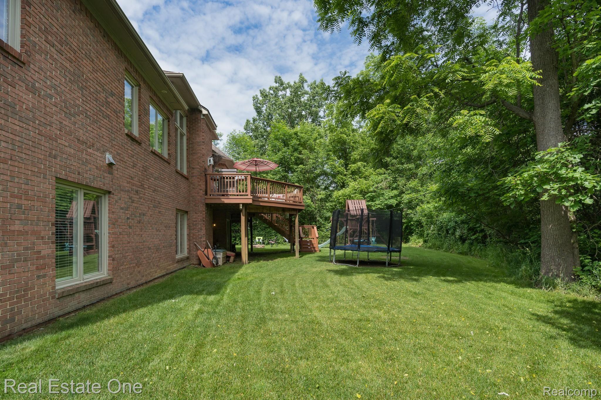 200 Kalhaven Road Rochester, MI 48307 - Photo 35 of 39 200 Kalhaven MLS-W035.jpg