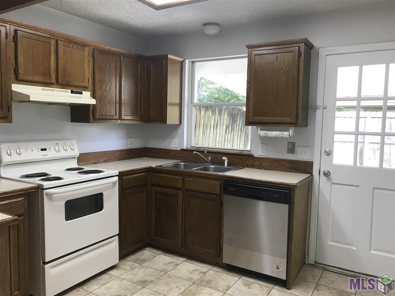 2033 Maple Ridge Avenue Baton Rouge, LA 70816 - Photo 3 of 8