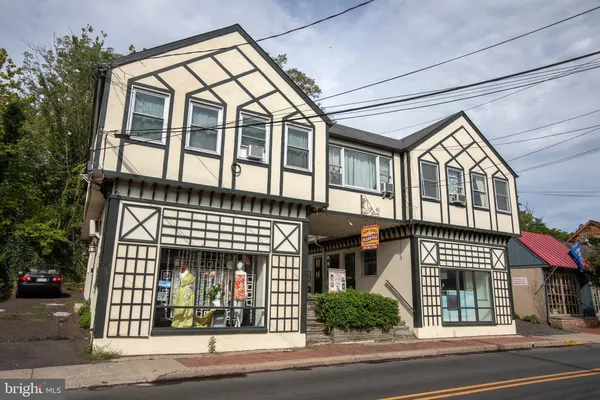 $1,800 | 129 South Main Street, Unit A, New Hope, PA 18938