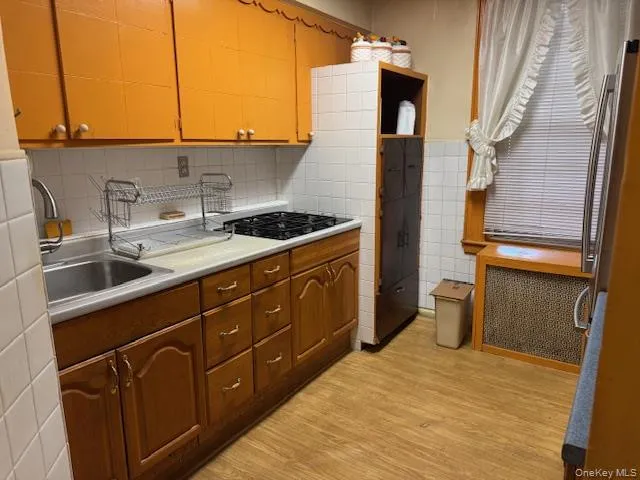 $1,850,000 | 1549-1547(garage) Beach Avenue | Stratton Park