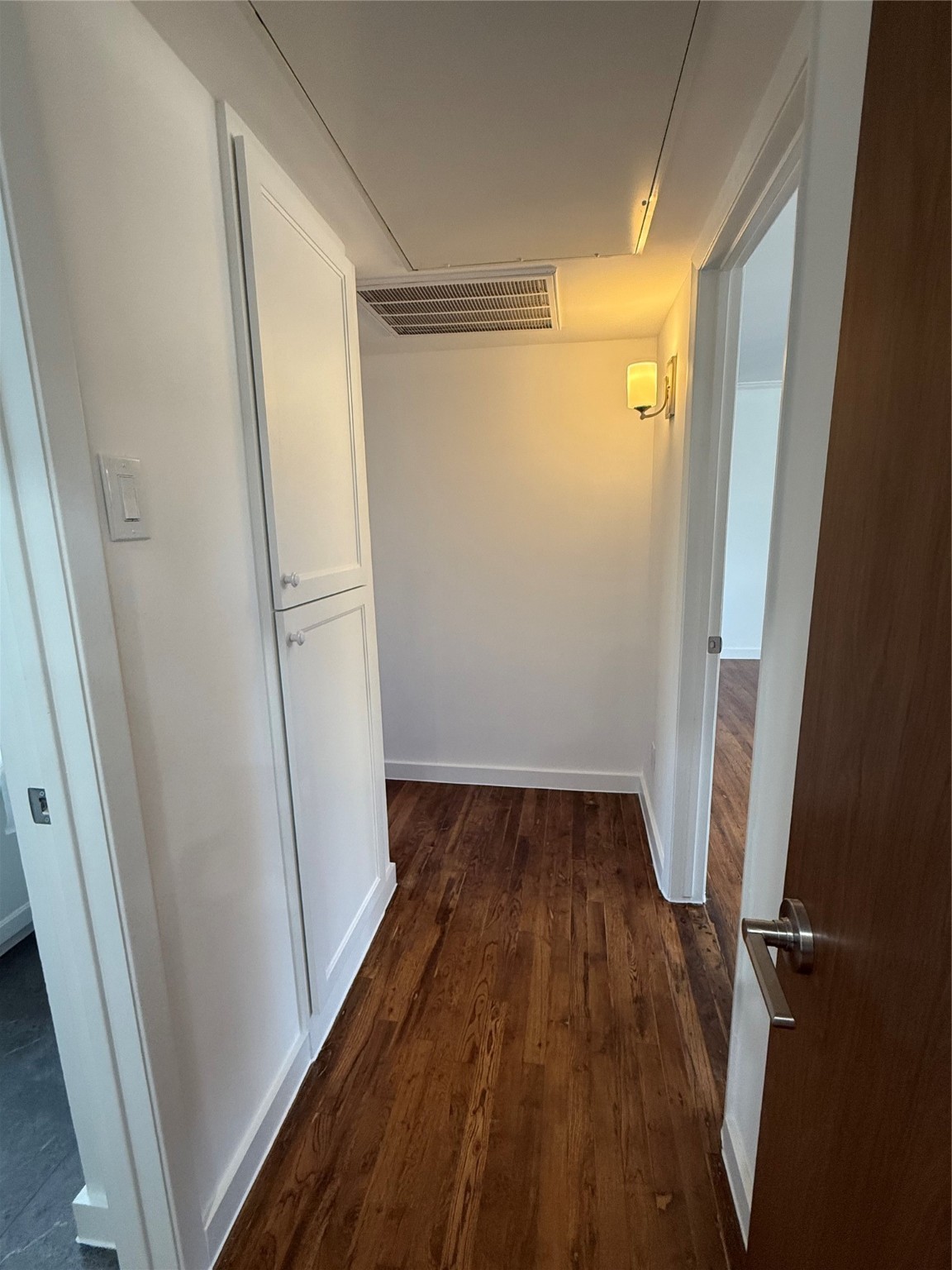 4040 San Felipe Street, Unit 247 Houston, TX 77027 - Photo 12 of 29 Secondary bath and both bedrooms off of this hallway