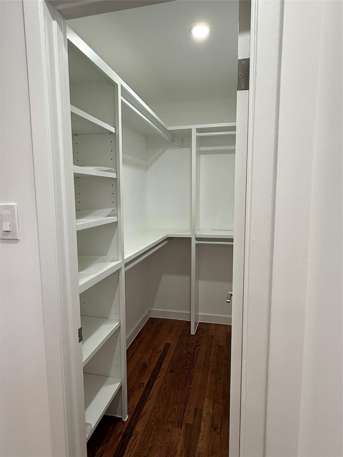 4040 San Felipe Street, Unit 247 Houston, TX 77027 - Photo 19 of 29 Walk- in closet