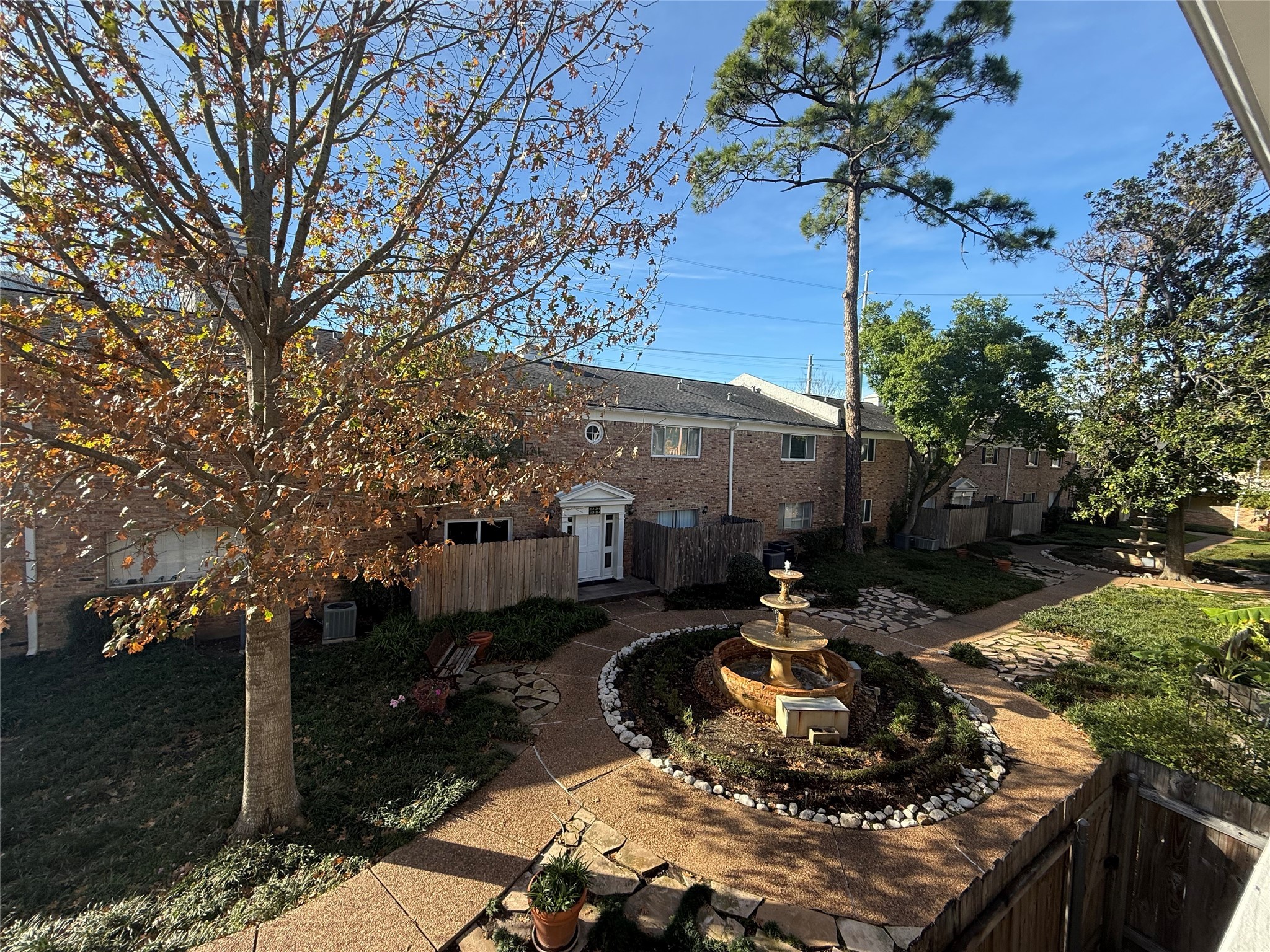 4040 San Felipe Street, Unit 247 Houston, TX 77027 - Photo 28 of 29 Fountain in courtyard