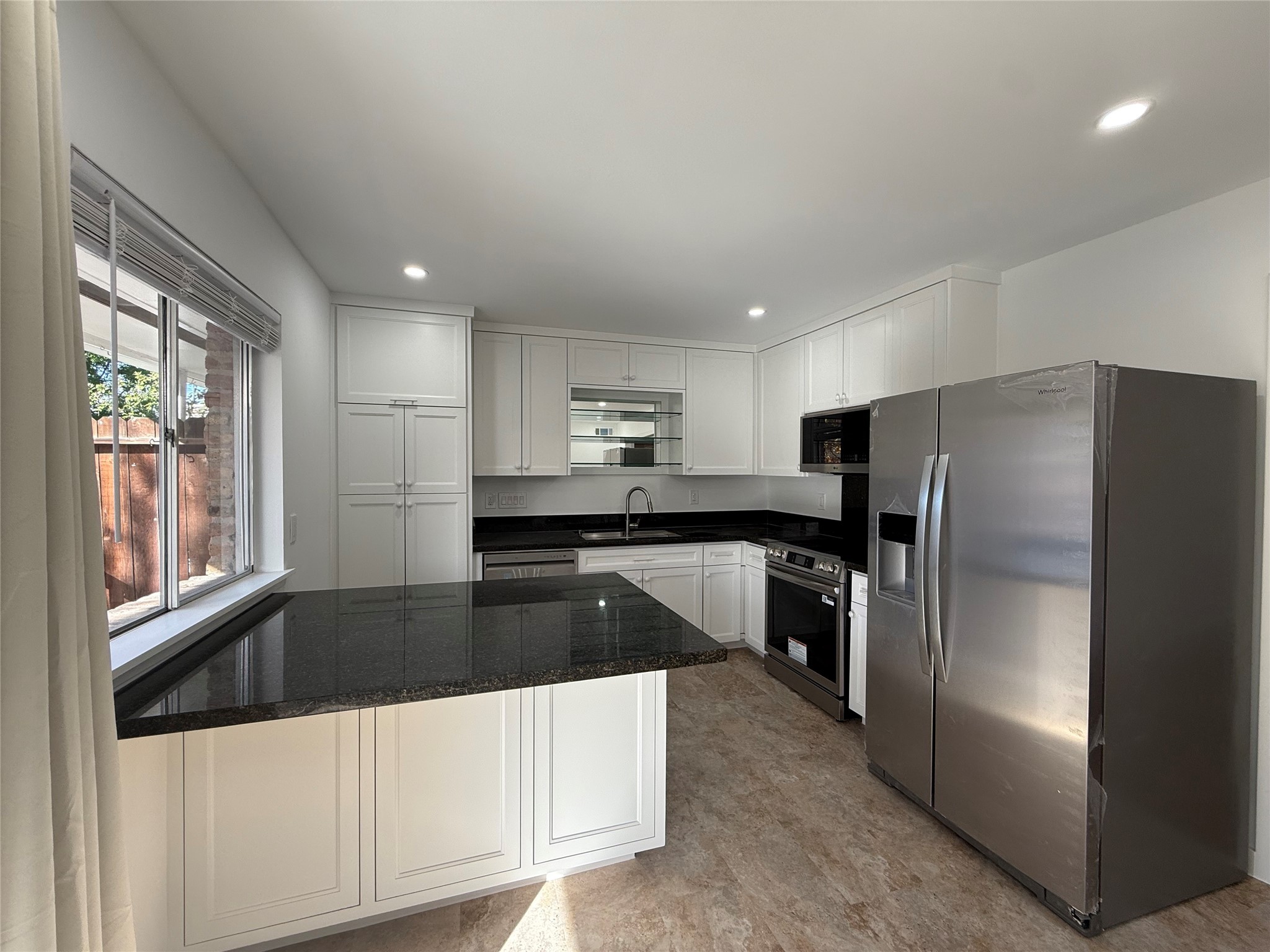 4040 San Felipe Street, Unit 247 Houston, TX 77027 - Photo 9 of 29 Beautiful, newly renovated kitchen