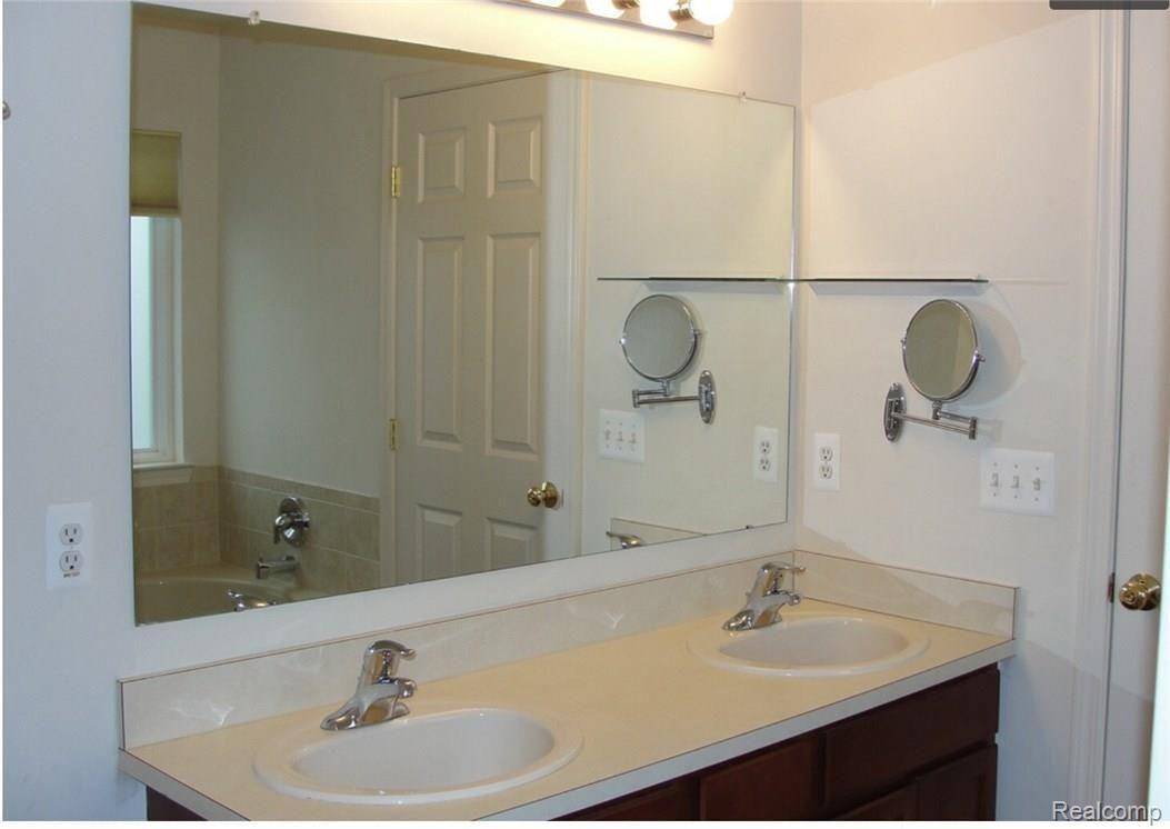 3729 Everett Drive Rochester, MI 48307 - Photo 25 of 34 image.jpg