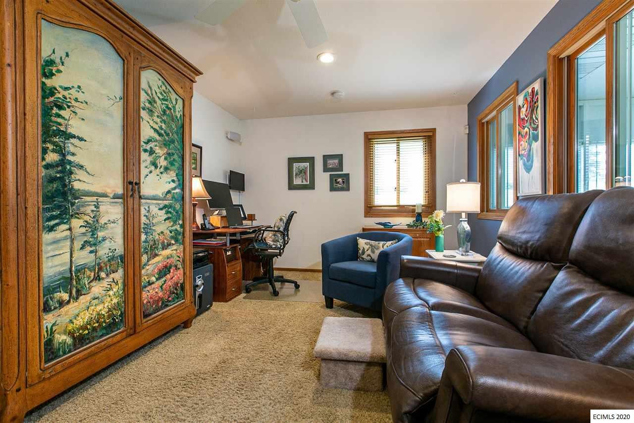 2115 Crown Point Road Dubuque, IA 52002 - Photo 5 of 25 Gallery Image 5