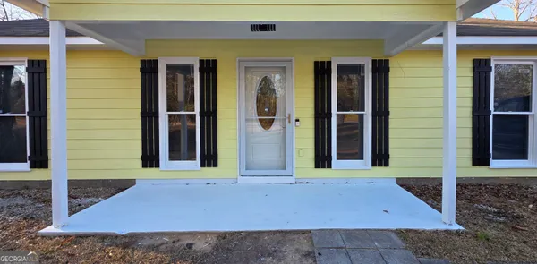 a view of entrance front of the house