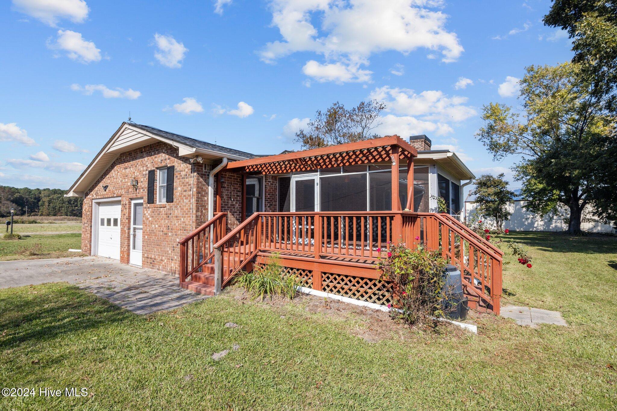 121 Pine Tree Path Bath, NC 27808 - Photo 13 of 42 121 Pinetree Porch Deck
