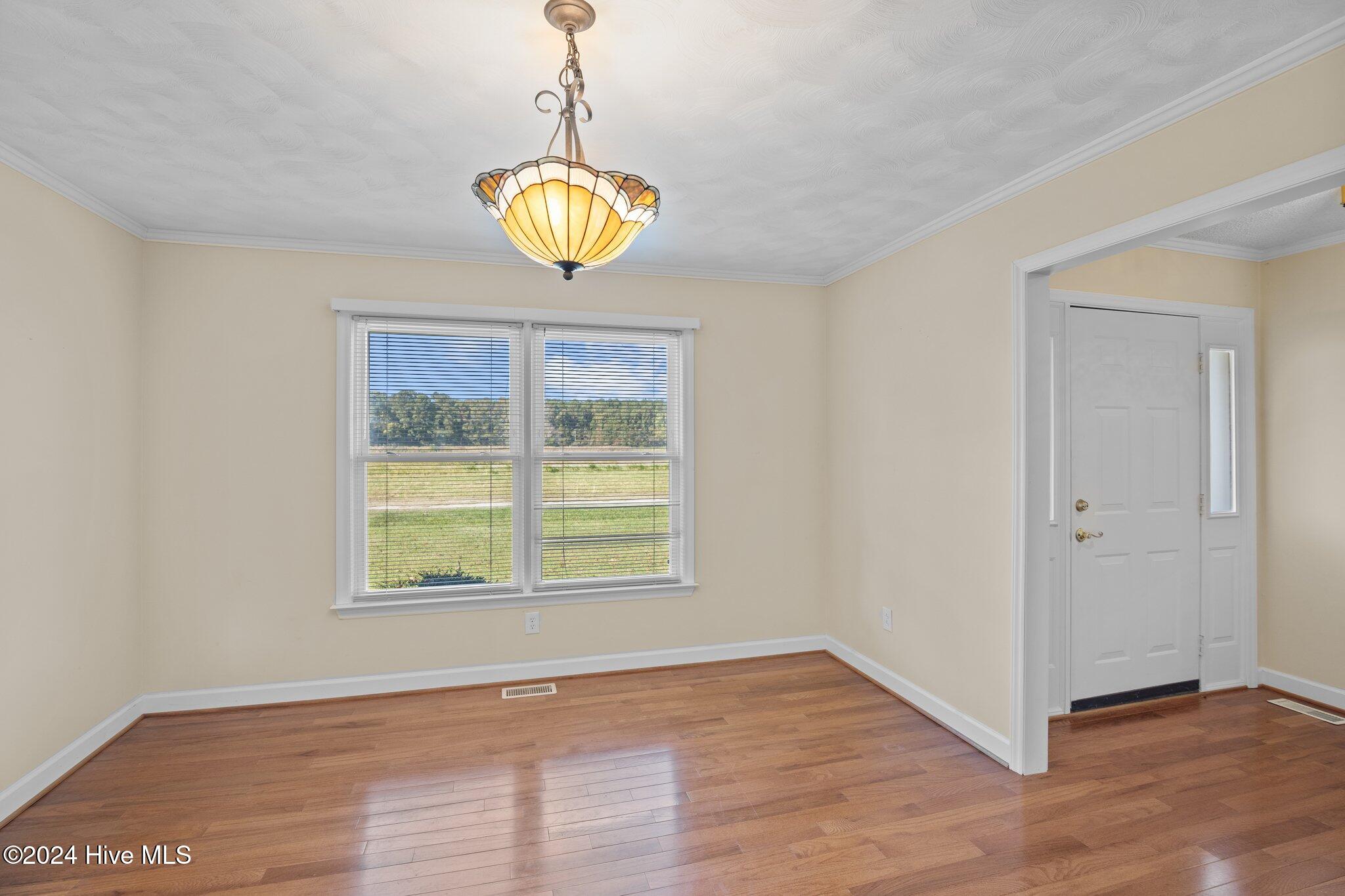 121 Pine Tree Path Bath, NC 27808 - Photo 18 of 42 121 Pinetree Dining