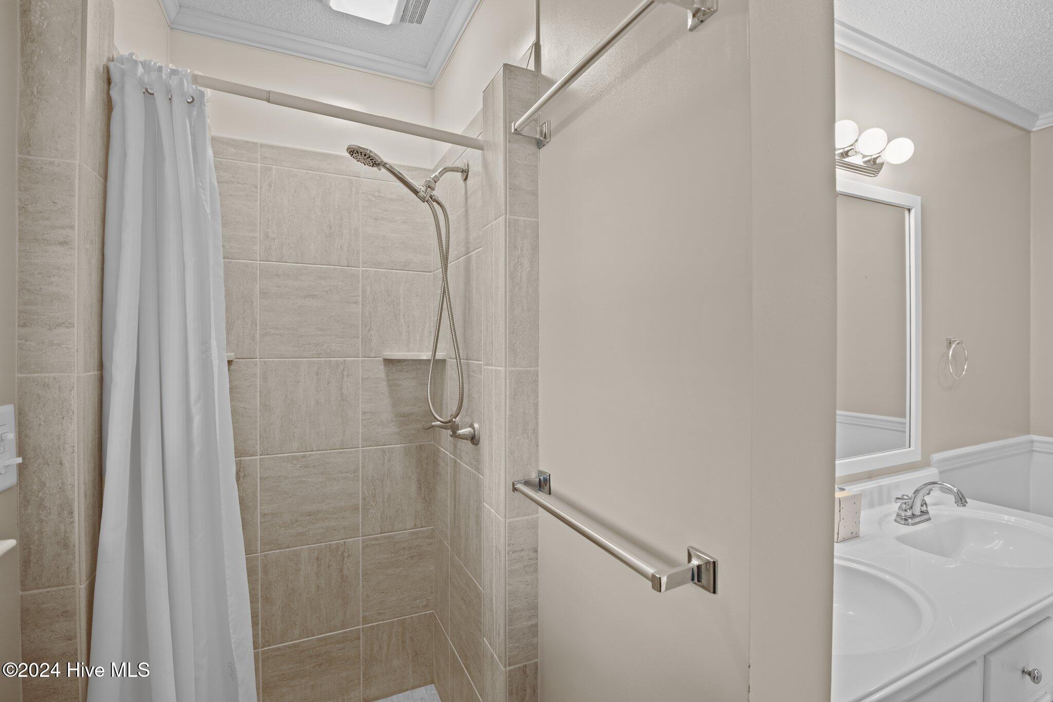 121 Pine Tree Path Bath, NC 27808 - Photo 38 of 42 121 Pinetree MBath2