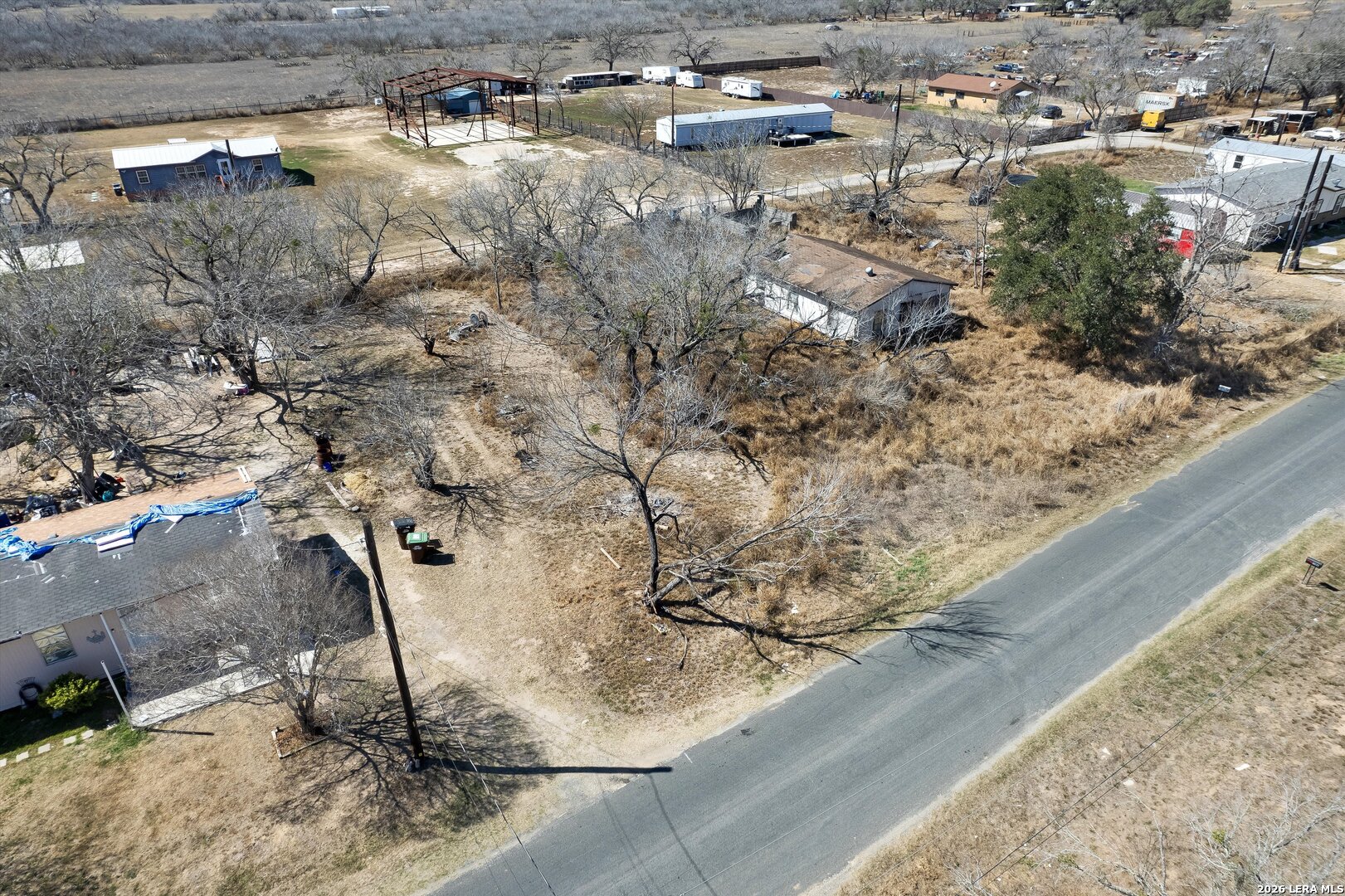18829 Lagloria Road Elmendorf, TX 78112 - Photo 9 of 11 a view of roof view
