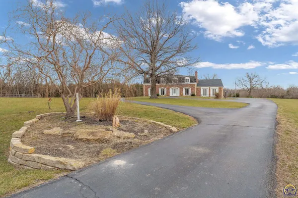 $530,000 | 4210 Wam-Teau Drive, Wamego, KS 66547