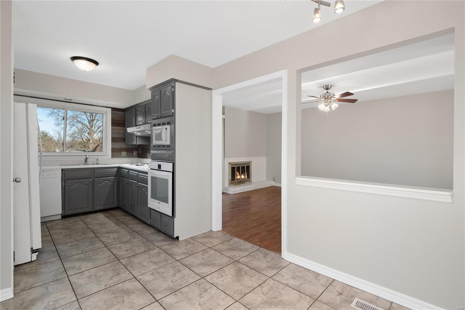 15575 Clayton Road Ballwin, MO 63011 - Photo 16 of 36 Gallery Image 16