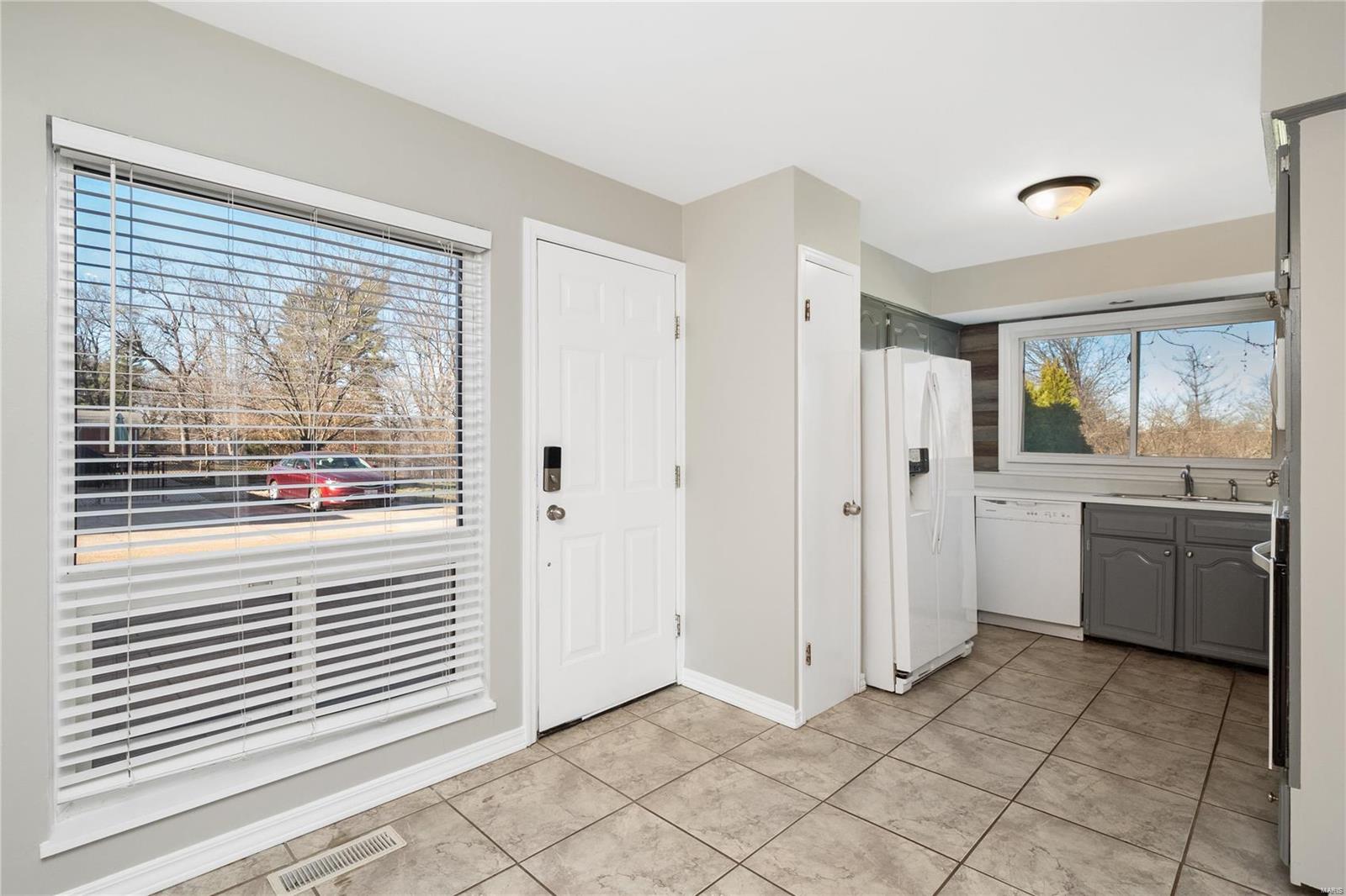 15575 Clayton Road Ballwin, MO 63011 - Photo 17 of 36 Gallery Image 17