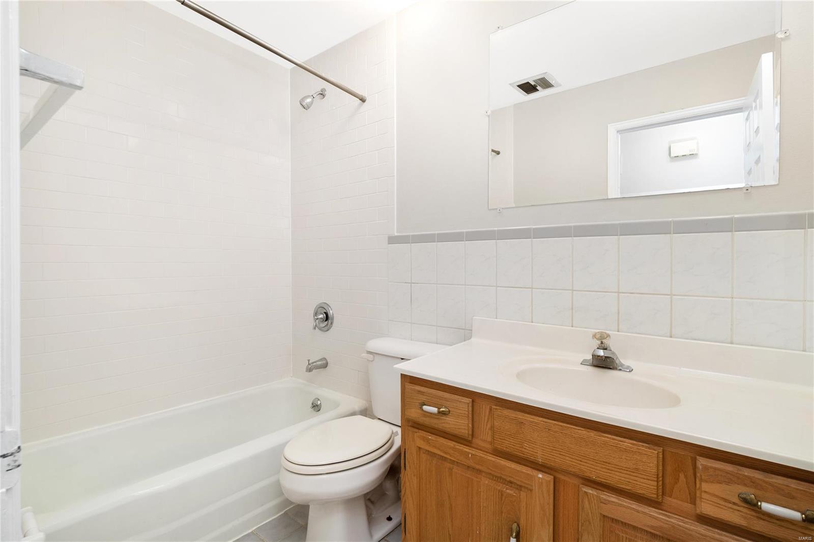 15575 Clayton Road Ballwin, MO 63011 - Photo 25 of 36 Gallery Image 25