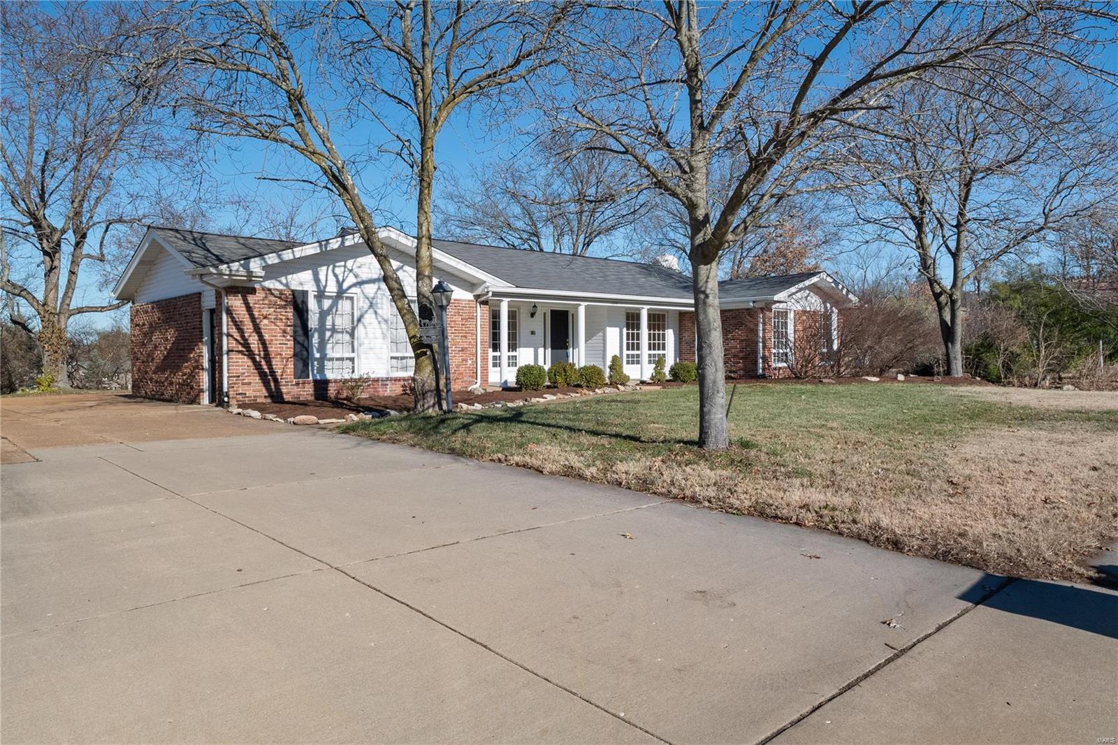 15575 Clayton Road Ballwin, MO 63011 - Photo 4 of 36 Gallery Image 4