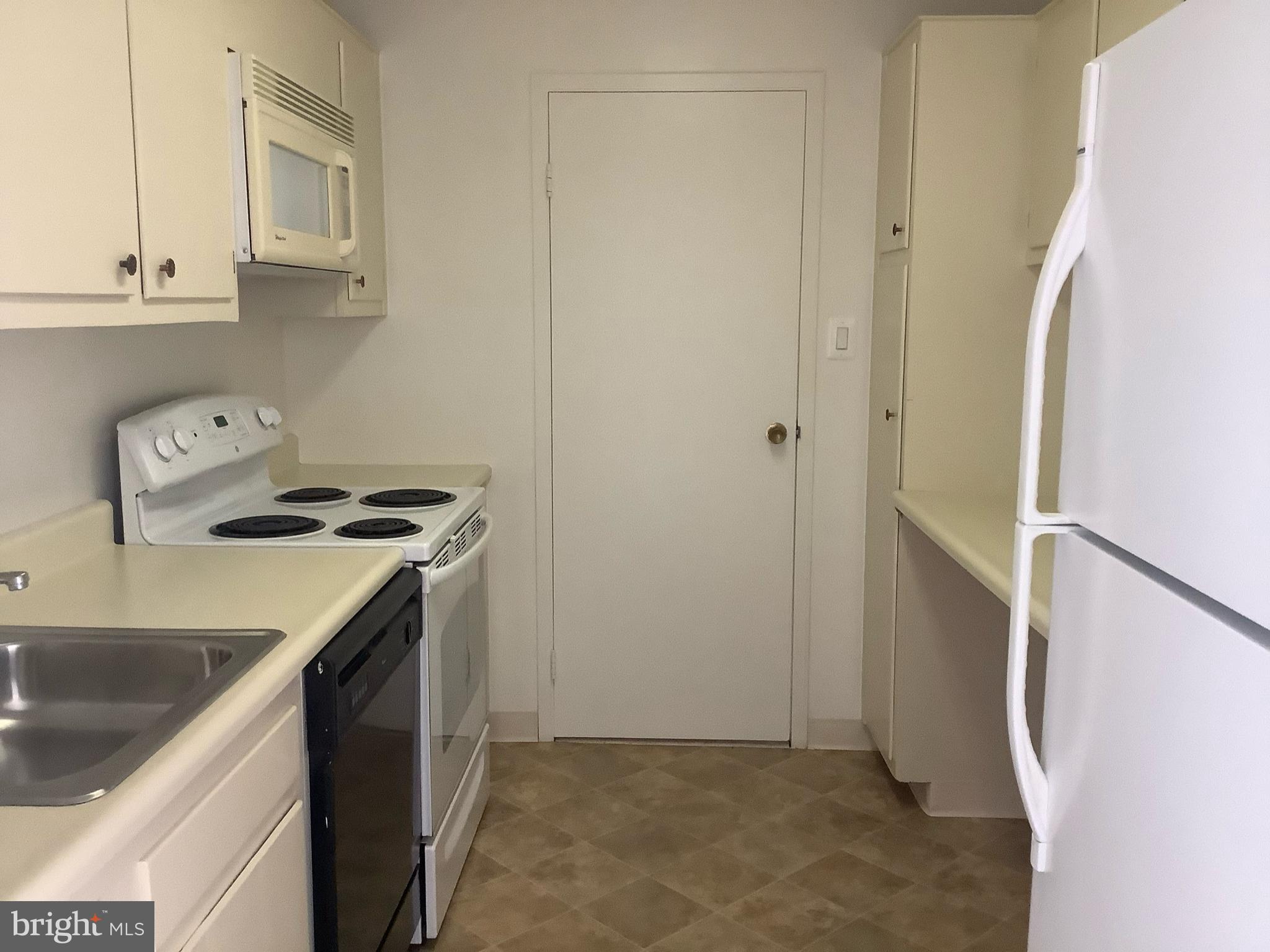 9701 Fields Road, Unit 2408 Gaithersburg, MD 20878 - Photo 20 of 46