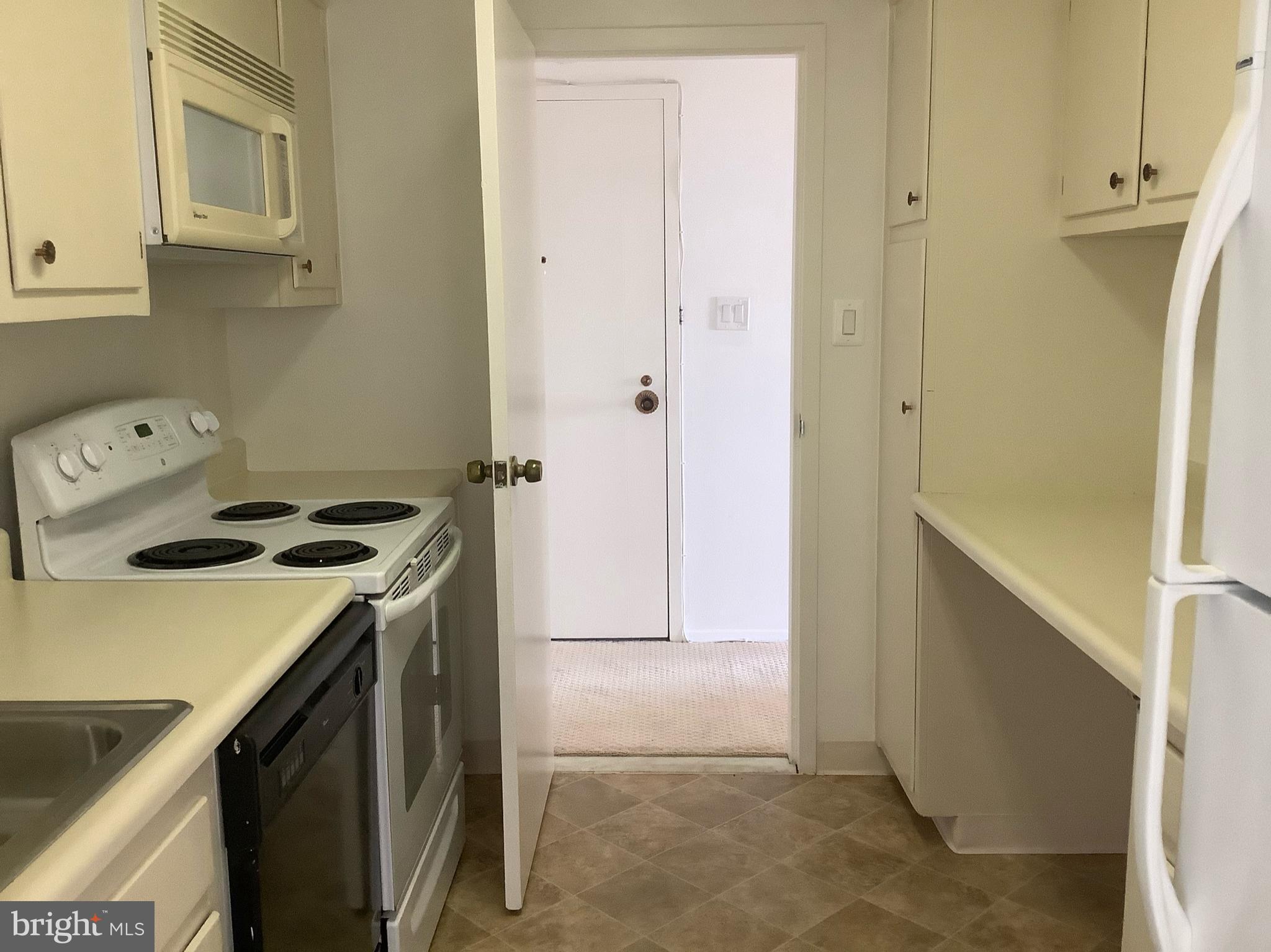 9701 Fields Road, Unit 2408 Gaithersburg, MD 20878 - Photo 21 of 46