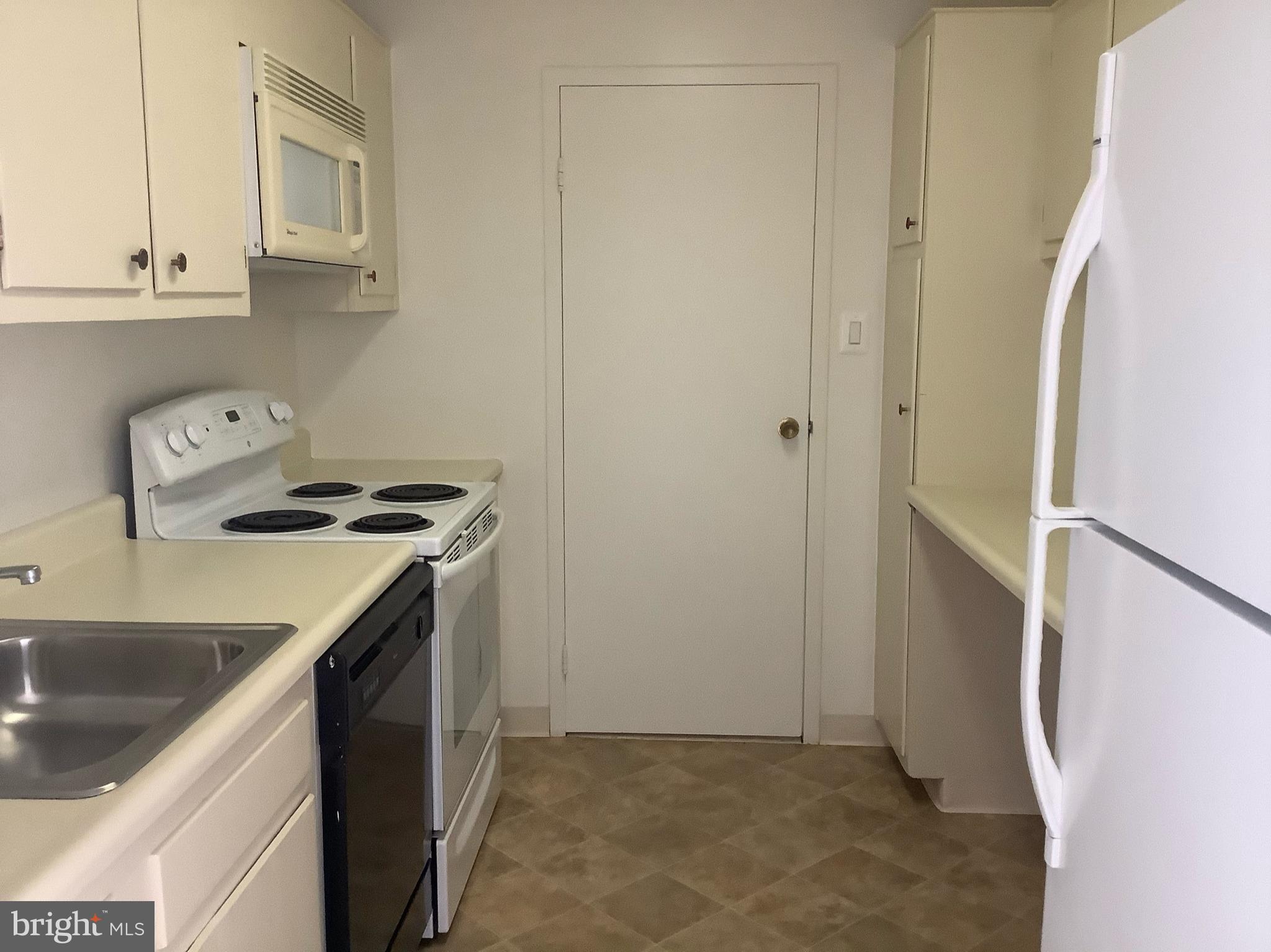 9701 Fields Road, Unit 2408 Gaithersburg, MD 20878 - Photo 23 of 46