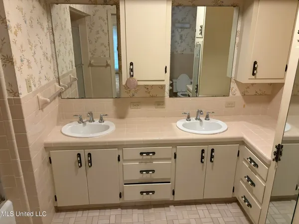 $225,000 | 203 Oak Court, Hollandale, MS 38748