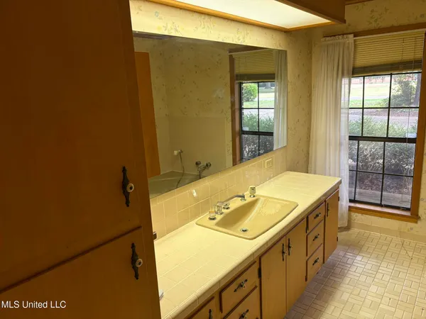 $225,000 | 203 Oak Court, Hollandale, MS 38748