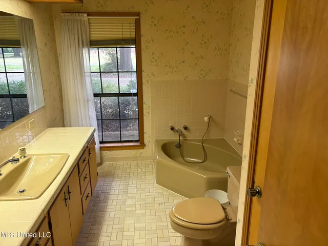 $225,000 | 203 Oak Court, Hollandale, MS 38748