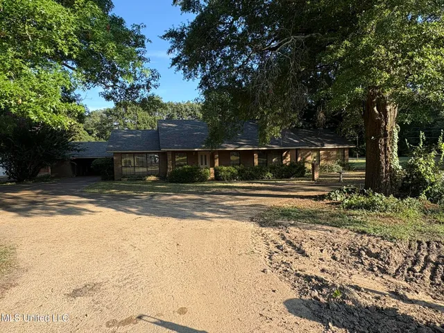 $225,000 | 203 Oak Court, Hollandale, MS 38748