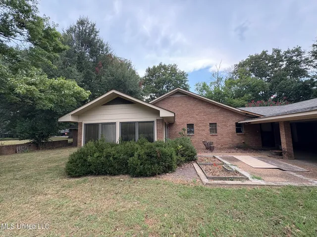 $225,000 | 203 Oak Court, Hollandale, MS 38748
