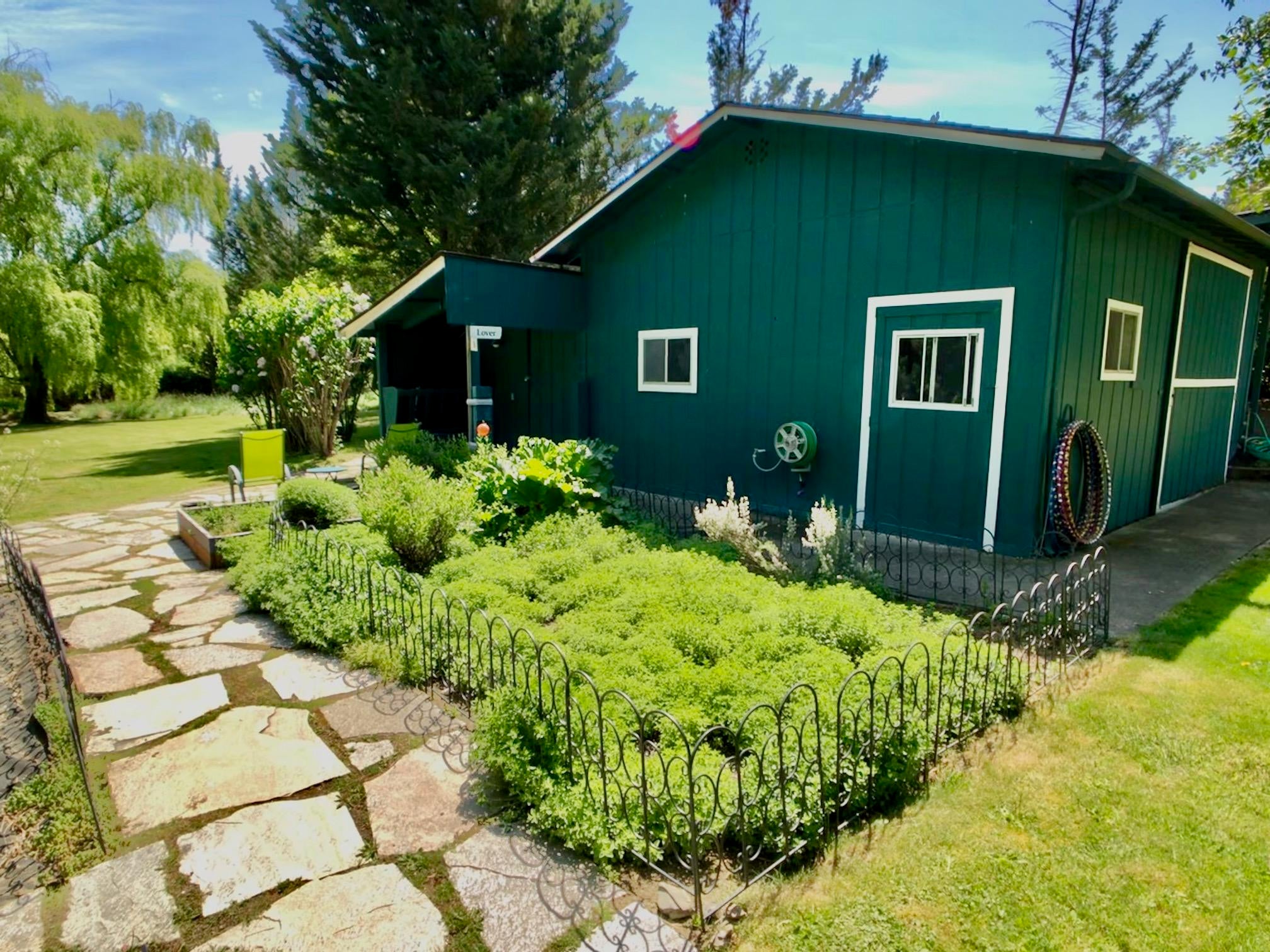 6915 Rapp Lane Talent, OR 97540 - Photo 31 of 40 Barn